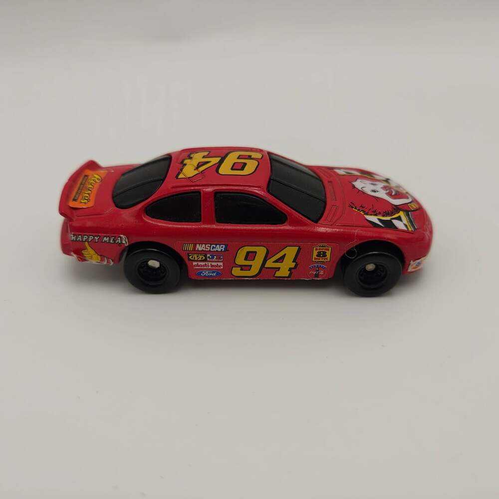 Hot Wheels 1998 Mattel McDonald's NASCAR #94 Bill Elliott Diecast Race Car
